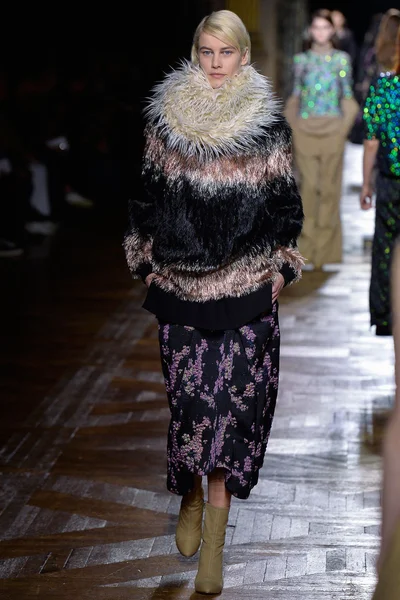 Look 63